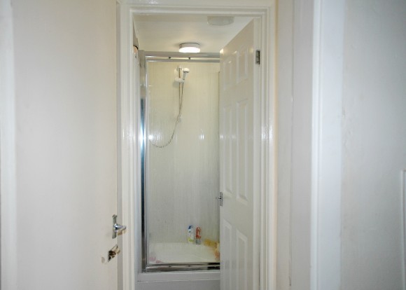 130 Hubert Rd - Shower
