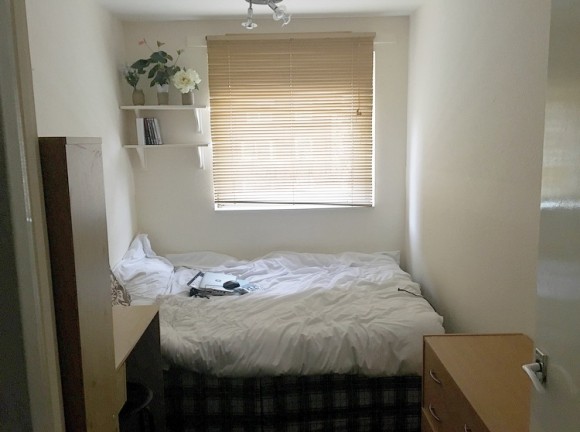 Double bedroom.. additional wardrobe/storage space available in hallway if needed.