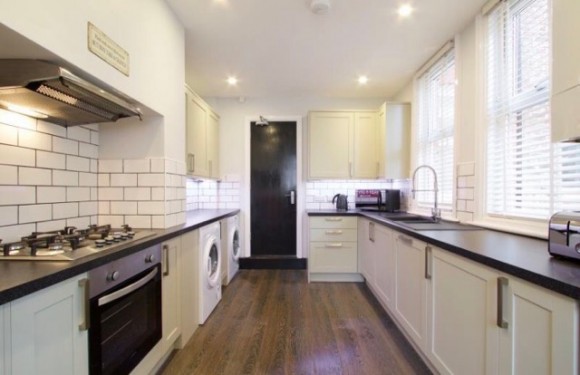 Kitchen / Dining Area 