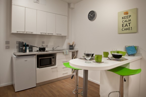 1 Bed Apartment kitchen