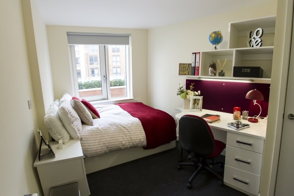 En-suite bedroom in a 7 & 8 bed flat