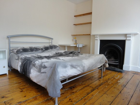 Five bedroomed character house close to main campus