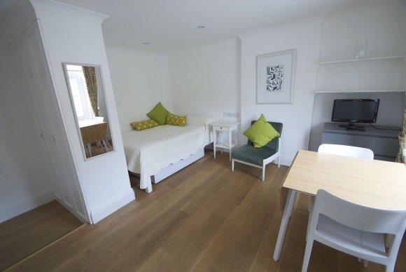 Studio with quality hardwood floor - Lero Property