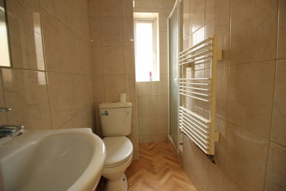 76 swan  upstairs shower