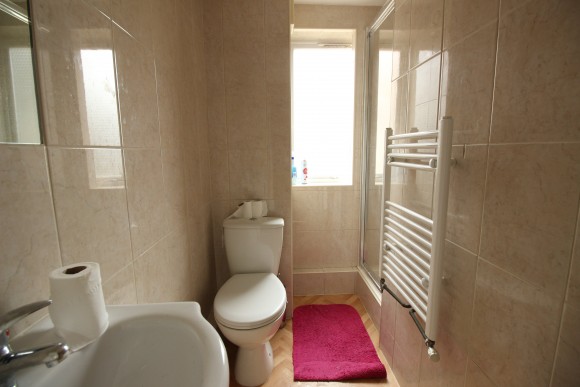 76 swan  downstairs shower