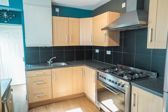 00002 35 Harriet Street Kitchen 2.jpg