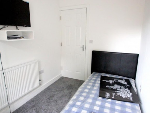 8 Fitzroy - Bedroom1.jpg