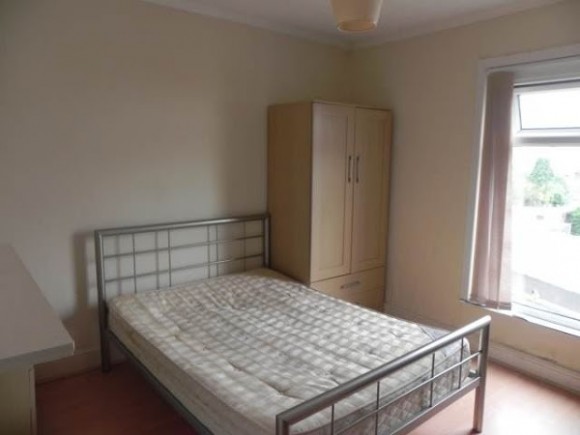 46 hawthorne avenue bedroom 3_640x480.jpg