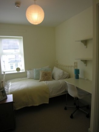 00007 Bed 2.jpg