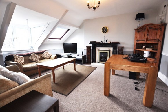 Living Room (Main)