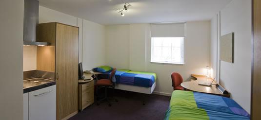 Twin Studio, perfect two friends to share