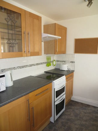 Kitchen 2.jpg