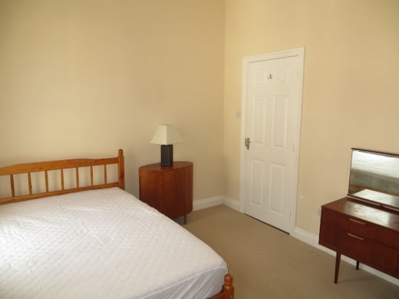 Bed 2.jpg