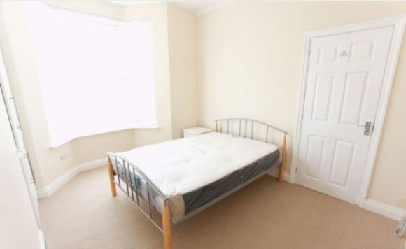 Bed 1.jpg