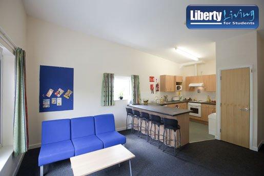 Kitchen & lounge 