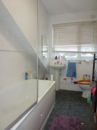 E - Bathroom 3 (002).jpg