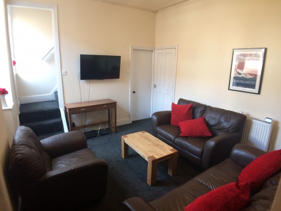 Large Lounge with Virgin TV
