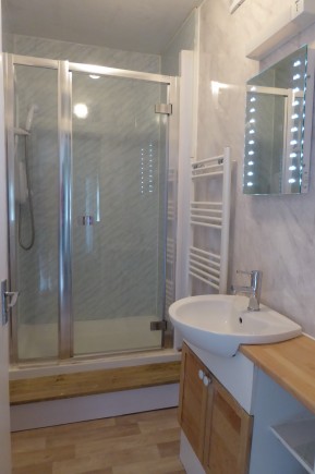 Shower room, upgraded 2019