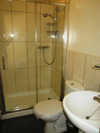 Bathroom 1a