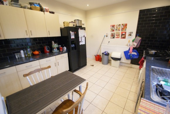 3 Bedroom House For Rent Meanwood Road Leeds Ls6 4ay Unihomes