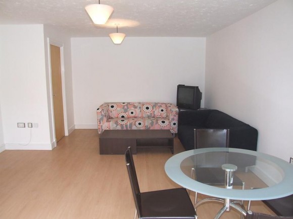 LOUNGE/DINER