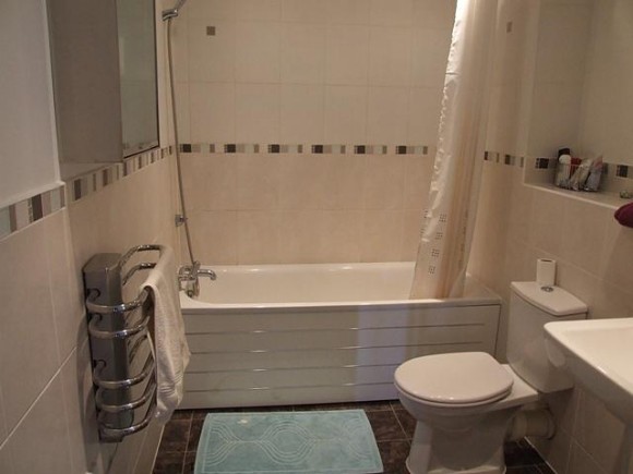 MAIN BATHROOM