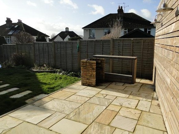 garden with BBQ/Patio area