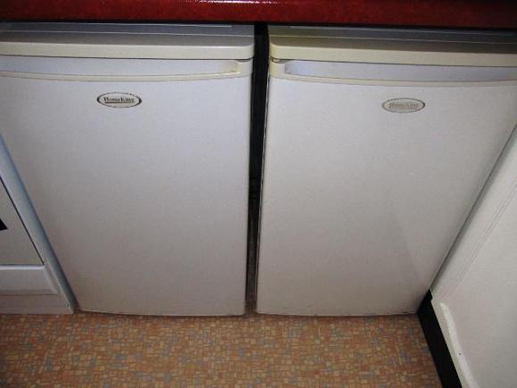 FRIDGE & FREEZER