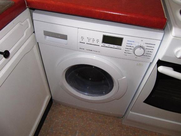 WASHING MACHINE