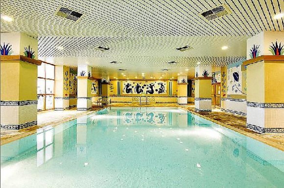 swimming pool
