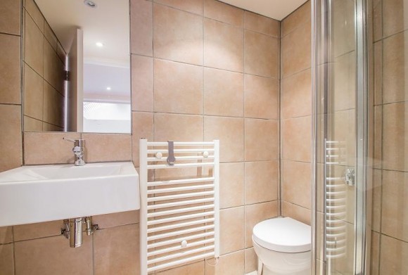 en-suite shower room