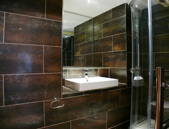 en-suite shower