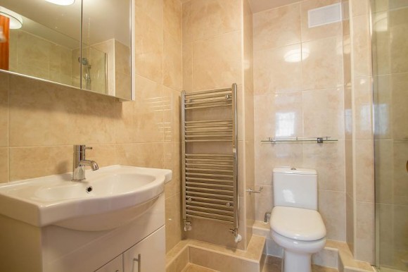 en-suite shower