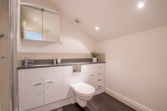 en-suite shower room