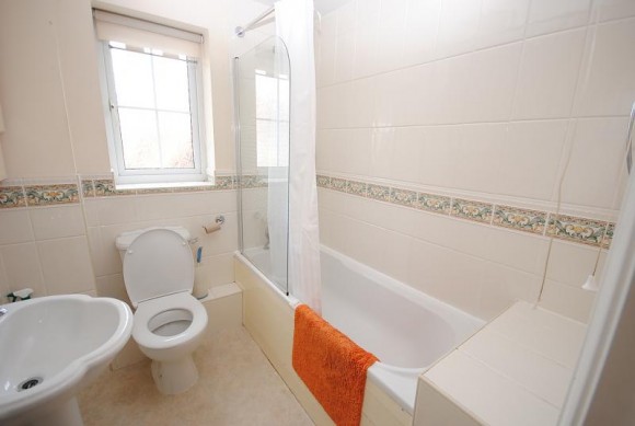 11G Bathroom 2 (Main)