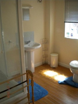 43 GYC Bathroom (Main)