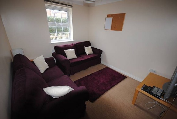 20 GC - Lounge (Main)