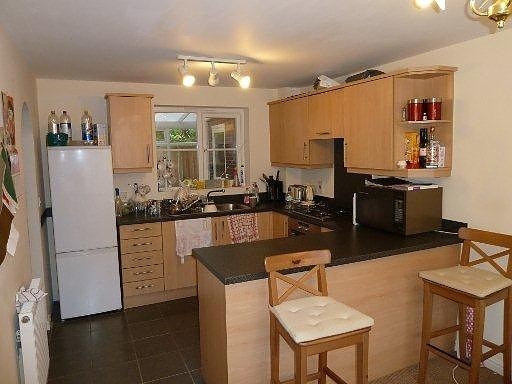 4 GYC Kitchen (Main)