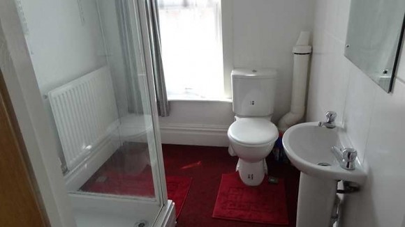 13 SR Shower room (Main)