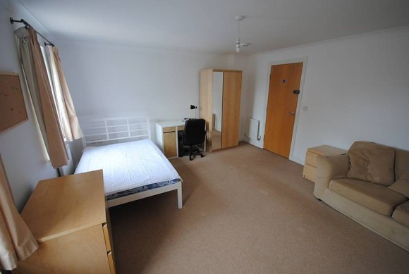20 GC - Bedroom 2 (Main)
