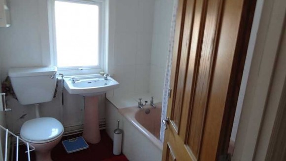13 SR Bathroom (Main)