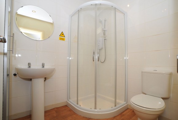 Electric shower provides hot water 24/7 with plenty of storage for all thoughs products!