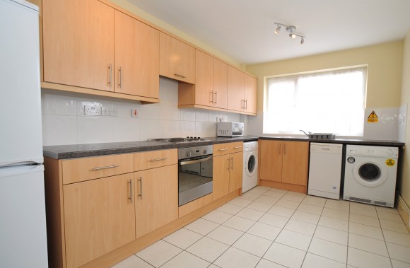 modern kitchen with 2 large fridge freezers/dishwasher/washer/dryer crockery etc for all your requirements