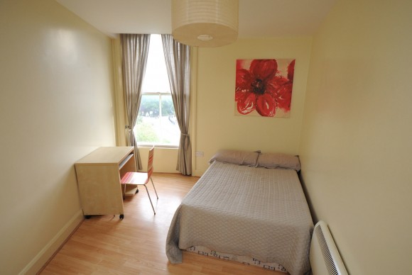 nicely furnished bedrooms with wardrobe/computor desk and chair etc