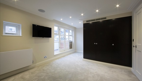 House 7, Peony Court
